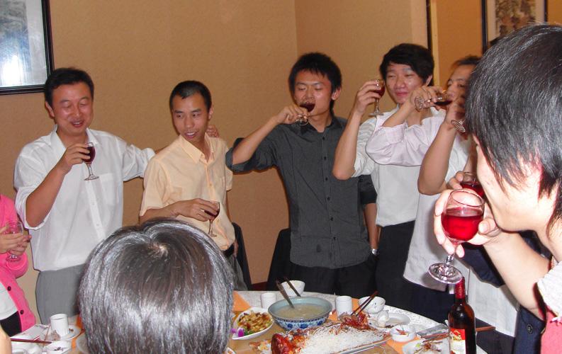 2009年9月24日，為迎接中秋佳節(jié)來(lái)臨，慶祝60周年國(guó)慶，答謝天度員工為公司快速發(fā)展所做出貢獻(xiàn)，天度網(wǎng)絡(luò)公司進(jìn)行了員工歡唱活動(dòng)。天度是一個(gè)年輕的團(tuán)隊(duì)，也是一個(gè)充滿活力的團(tuán)隊(duì)，也將是一個(gè)快樂(lè)的團(tuán)隊(duì)。